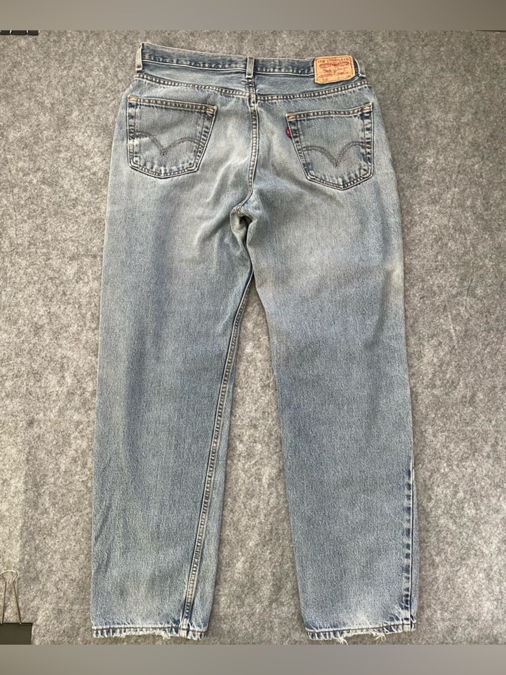 Levis 550 Relaxed Fit Jeans Mens 36x34 Blue Light Wash Distressed 100% Cotton - Picture 16 of 16